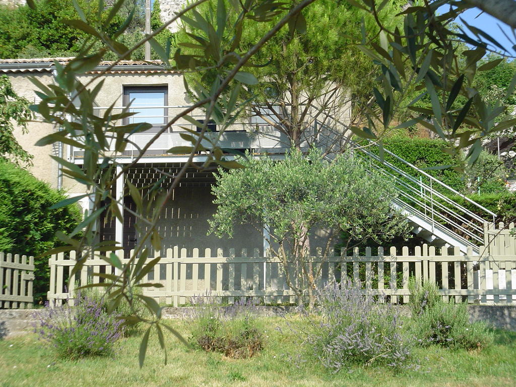 La Cabane De Pepe Emilien Bed & Breakfast Chomerac エクステリア 写真