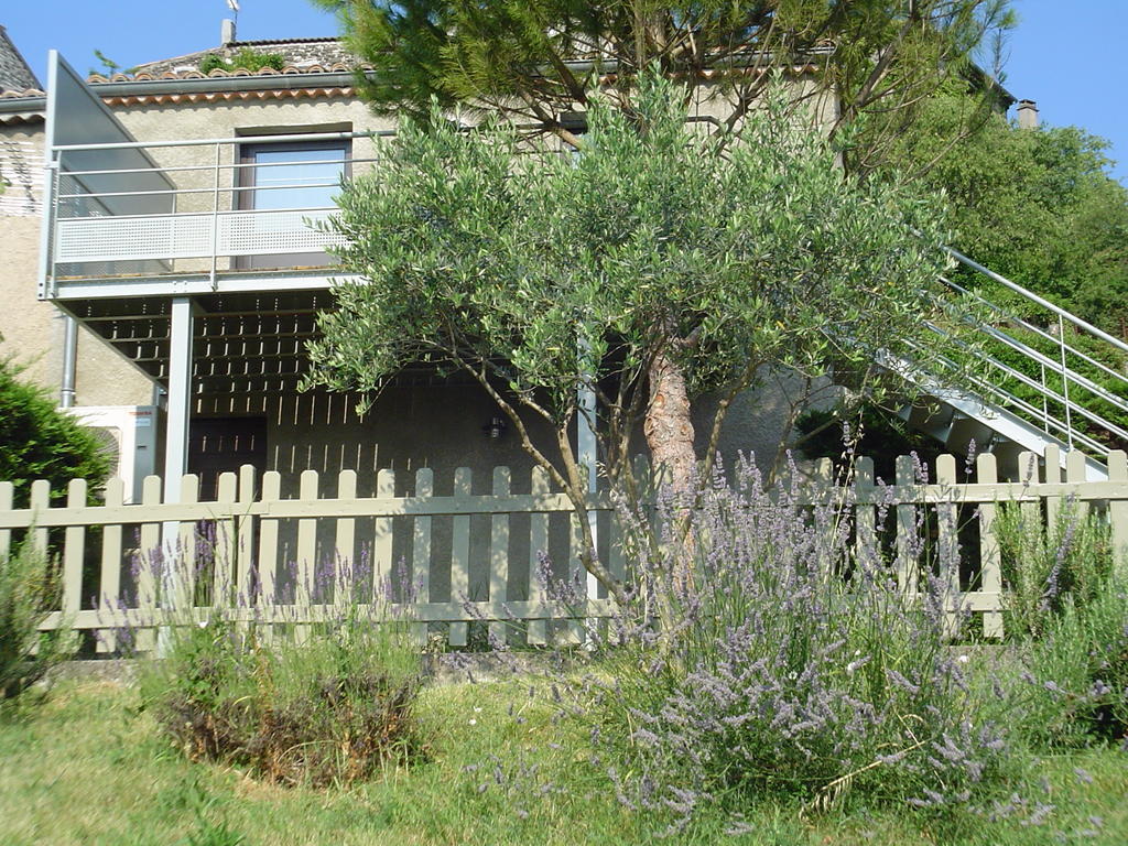 La Cabane De Pepe Emilien Bed & Breakfast Chomerac エクステリア 写真